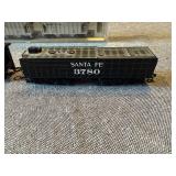 Bachmann N Scale AT & Santa Fe Locomotive and KATO AC & F 70t Closed Side Covered Hopper set (2)