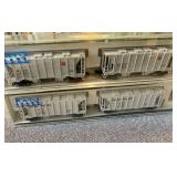 Bachmann N Scale AT & Santa Fe Locomotive and KATO AC & F 70t Closed Side Covered Hopper set (2)