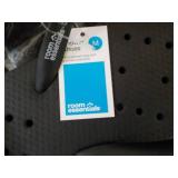 Pallet Lot of Shower Shoes- take as...