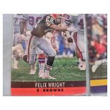 BIG LOT OF 32 SIGNED FOOTBALL CARDS