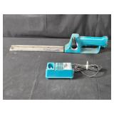 Makita 300mm Cordless Hedge Trimmer UH3000D with Fast Charger