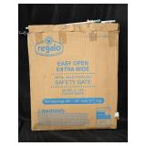 Regalo Extra Wide Easy Open Metal Safety Gate, Model 1185 in Orig Box