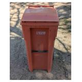 35 Gallon Trash Can On Wheels