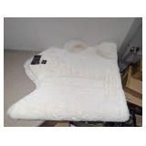 MONCHATEAU LUXE FAUX FUR RUG (5FT 10IN x 5FT 3IN)