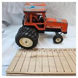 Allis-Chalmers 8050 Tractor by Ertl 1982-1985