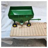 Ertl Johne Deere Gravity Wagon in as new condition