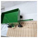 Ertl Johne Deere Gravity Wagon in as new condition