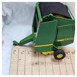 ERTL John Deere 567 Hay Baler