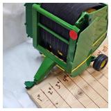 ERTL John Deere 567 Hay Baler
