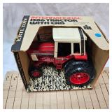 Ertl 1856 International w/cab, as New in Box