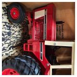 Ertl 1856 International w/cab, as New in Box