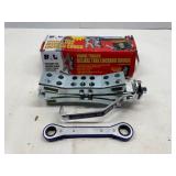 DELUXE TIRE RV LOCKING CHUCK