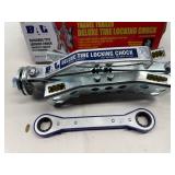 DELUXE TIRE RV LOCKING CHUCK