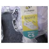 6 pr Joybees Kids Shoes Size 5...