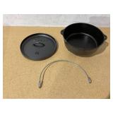 Lodge Cast Iron Camp Dutch Oven