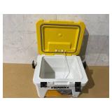 Frabill Magnum Bait Station with Aerator - 19 qt
