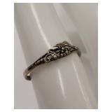 Exquisite Sterling Silver Floral Design Ring