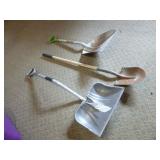 3 Shovels