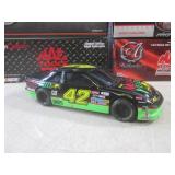 (CS) 2 Diecast Metal Race Cars 1:24...