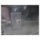 (CS) 2 Diecast Metal Race Cars 1:24...