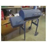 (BR1) CharBroil Offset Smoker/Grill...