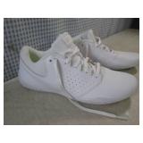 (BS) Nike Cheer Shoes Size 9.5...
