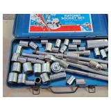 3/8"-drive Ratchet Socket Set with Metal Case (blue)