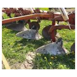 IH 720 Moldboard Plow