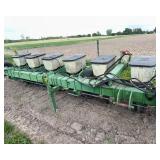 John Deere 7100 12 Row Planter Finger Pickup