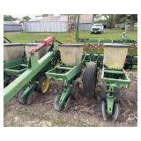 John Deere 7100 12 Row Planter Finger Pickup