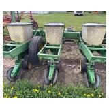 John Deere 7100 12 Row Planter Finger Pickup