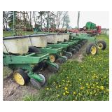 John Deere 7100 12 Row Planter Finger Pickup