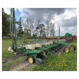 John Deere 7100 12 Row Planter Finger Pickup