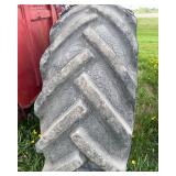 International 674 Tractor with  Hydraulic Freeman Loader