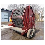 Hesston 5600 Round Baler