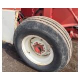 Hesston 5600 Round Baler