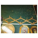 Vintage aprons, table coverings, wa...