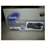 Assorted golf shoes in men