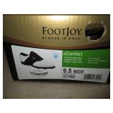 Assorted golf shoes in men