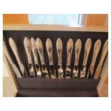 Gorgeous Oneida Community Tudor pla...