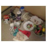 Collection of vintage home decor, e...