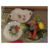 Collection of vintage home decor, e...