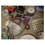 Collection of vintage home decor, e...