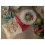 Collection of vintage home decor, e...