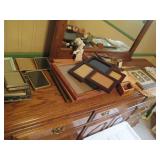 Fine variety of wood photo frames, ...