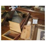 Fine variety of wood photo frames, ...