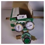VICTORY 2001 OXYGEN REGULATOR  NIB