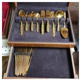 NAKEN COMPANY GOLD PLATED DINNERWARE  FULL BOX