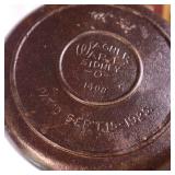 VINTAGE CAST IRON GRISWOLD WAFFLE MAKER