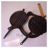 VINTAGE CAST IRON GRISWOLD WAFFLE MAKER